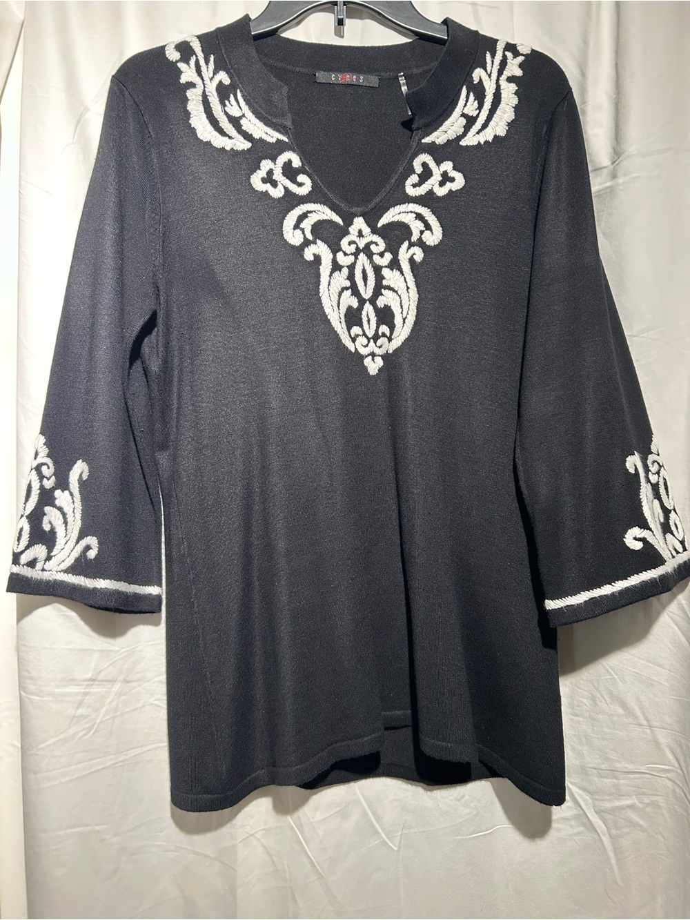 Cyrus Black White Embroidered Knit Tunic Sweater Approx Medium